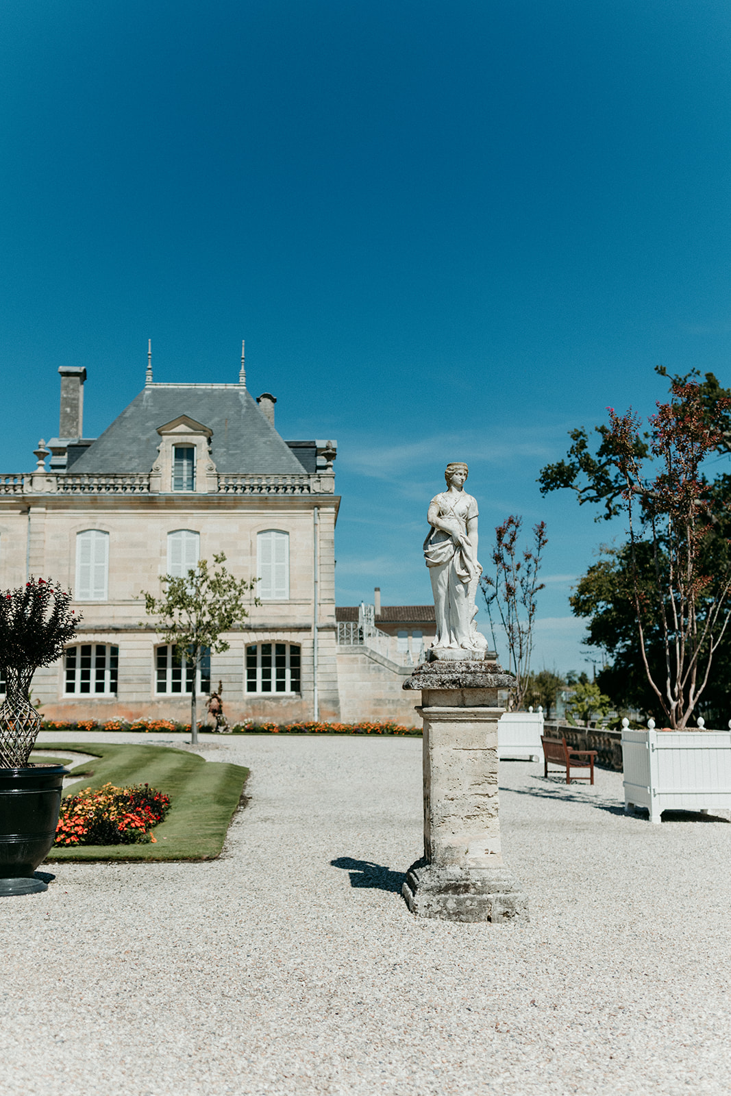 chateau magnifique ciel bleu